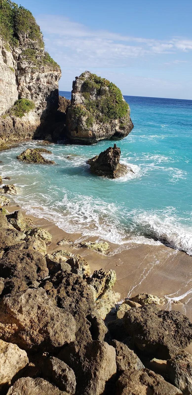 Río Guajataca Mouth (east spit) in Quebradillas, Puerto Rico - scenic beach view