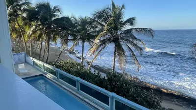 Sardinera West Pocket (Hotel sector) in Dorado, Puerto Rico - with clear waters for snorkeling