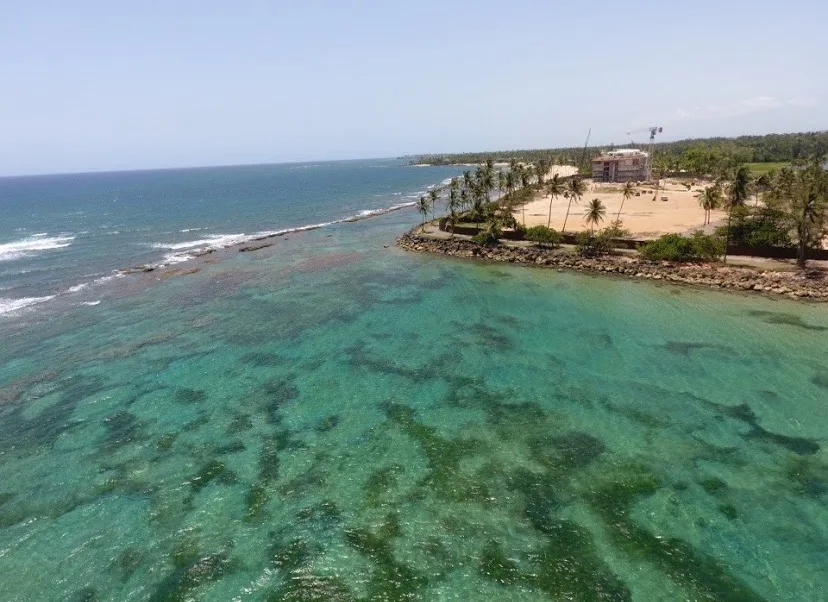 Dorado Reef Beach playa pública in Dorado, Puerto Rico - scenic beach view