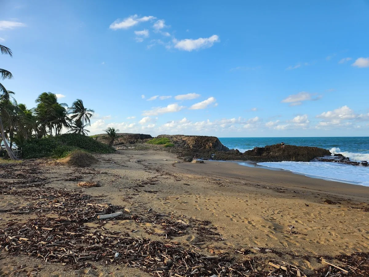 Estacionamiento Playa Peñón Amador in Camuy, Puerto Rico - scenic beach view