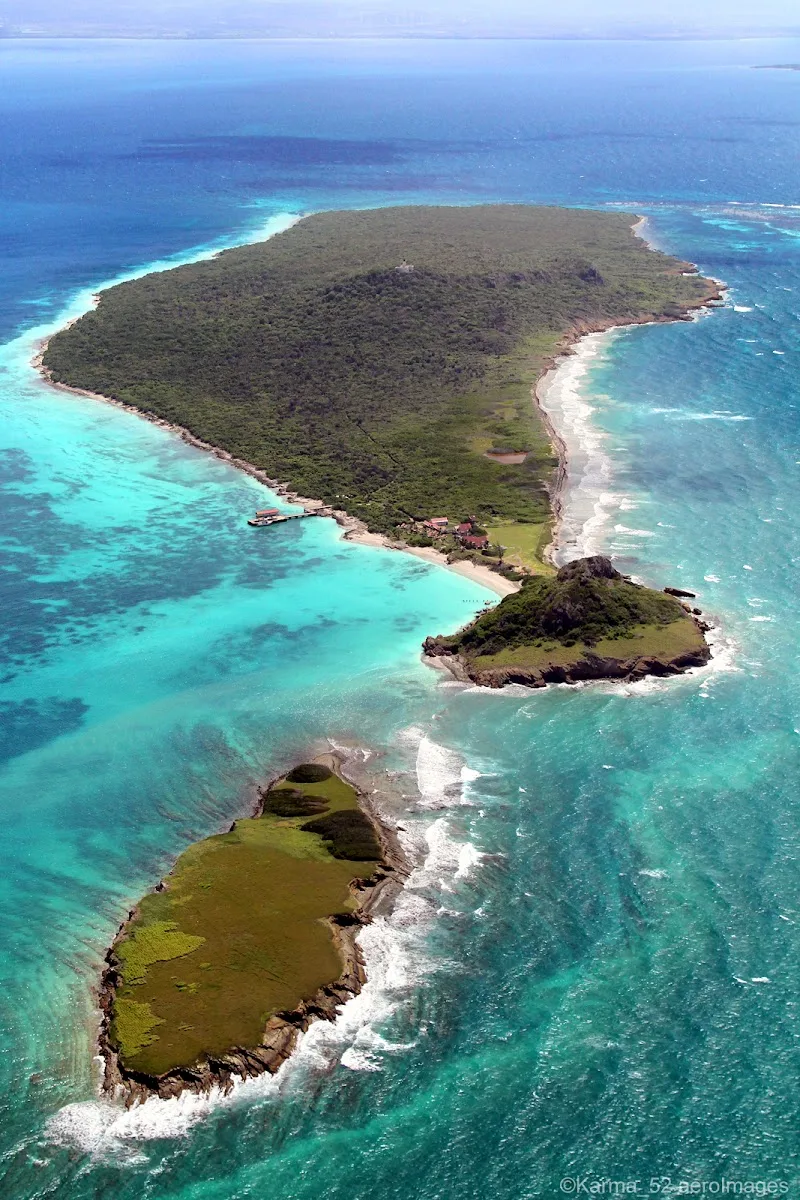 Isla Caja de Muertos - Coffin Island in Ponce, Puerto Rico - scenic beach view